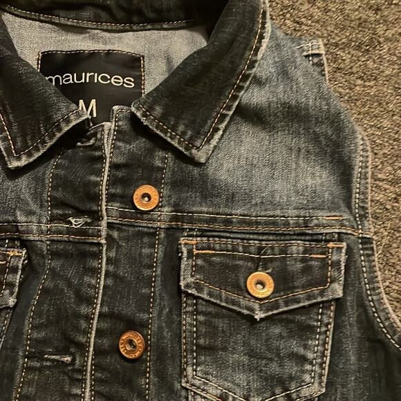 Maurices Brand Women's size Medium dark Wash Denim Vest Button up Style - Picture 2 of 5